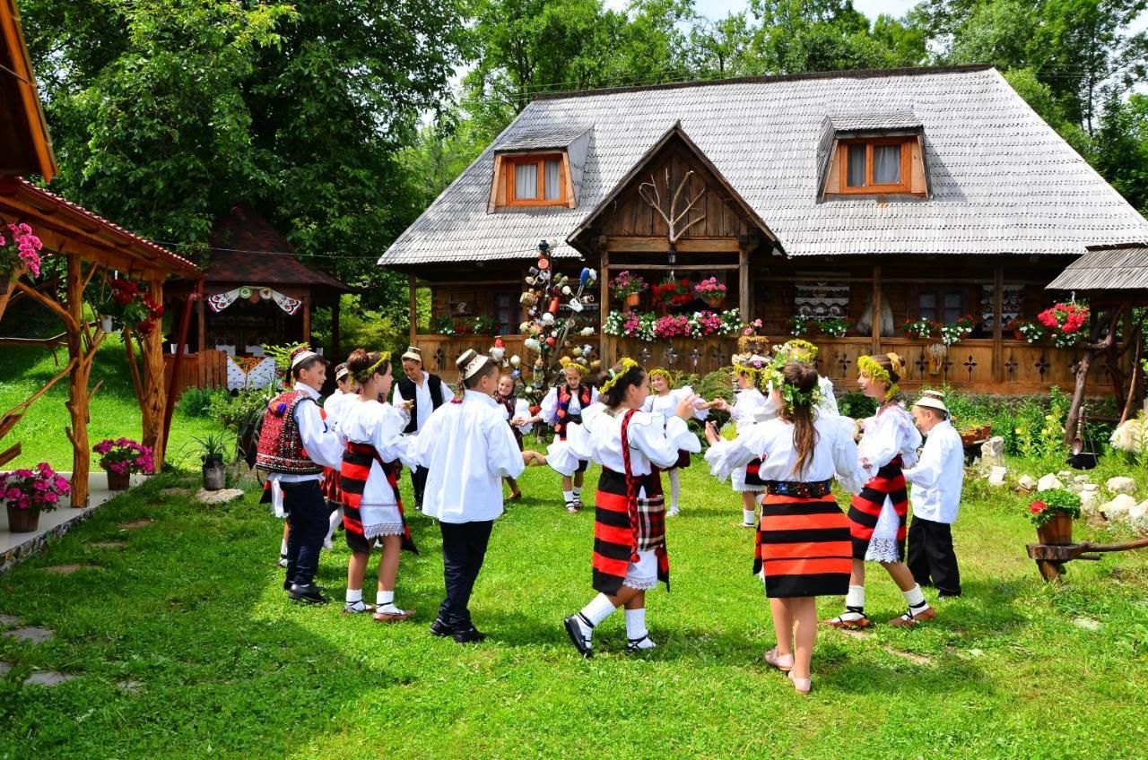 Pensiunea Rustic Oncesti Bagian luar foto